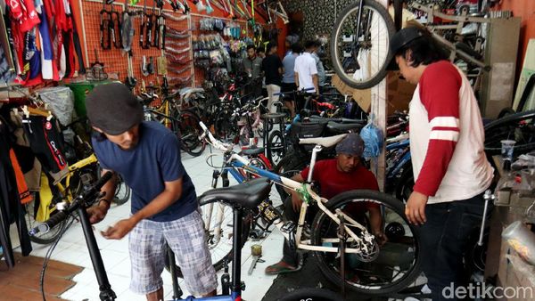 Demam Gowes Bikin Pedagang Sepeda di Bandung Banjir Rezeki
