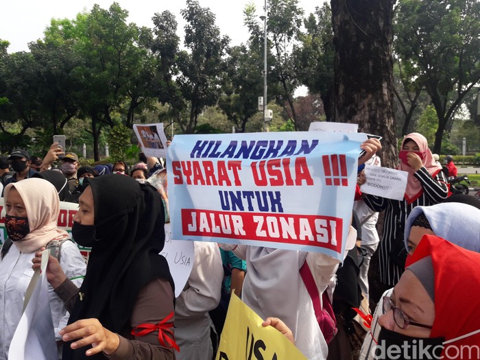 Demo di Balai Kota DKI