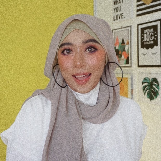Koleksi foto beauty vlogger dan MUA Ini Vindy