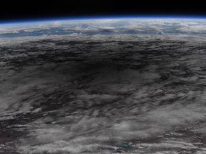 Astronaut NASA Tunjukkan Foto Gerhana Matahari Cincin dari Antariksa Astronaut NASA Tunjukkan Foto Gerhana Matahari Cincin dari Antariksa