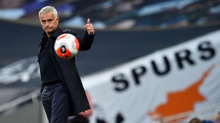LONDON, ENGLAND - JUNE 19: Jose Mourinho, Manager of Tottenham Hotspur reacts during the Premier League match between Tottenham Hotspur and Manchester United at Tottenham Hotspur Stadium on June 19, 2020 in London, England. (Photo by Glyn Kirk/ Pool via Getty Images)