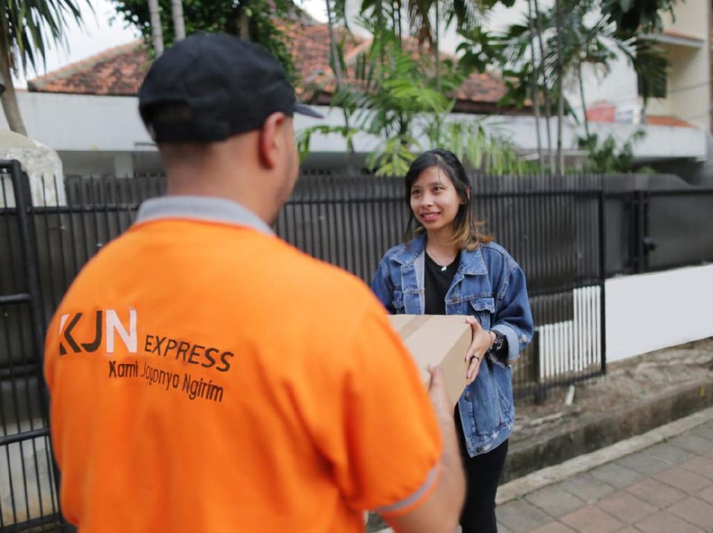 Kemudahan Pengiriman Bahan Pokok di Tengah Pandemi Kemudahan Pengiriman Bahan Pokok di Tengah Pandemi