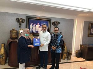 PAN Juga Dukung Istri Bupati Nonaktif Tersangka Korupsi di Pilkada Bengkalis PAN Juga Dukung Istri Bupati Nonaktif Tersangka Korupsi di Pilkada Bengkalis