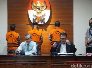 KPK Tahan 3 Eks Pimpinan DPRD Jambi Tersangka Suap Pengesahan APBD KPK Tahan 3 Eks Pimpinan DPRD Jambi Tersangka Suap Pengesahan APBD