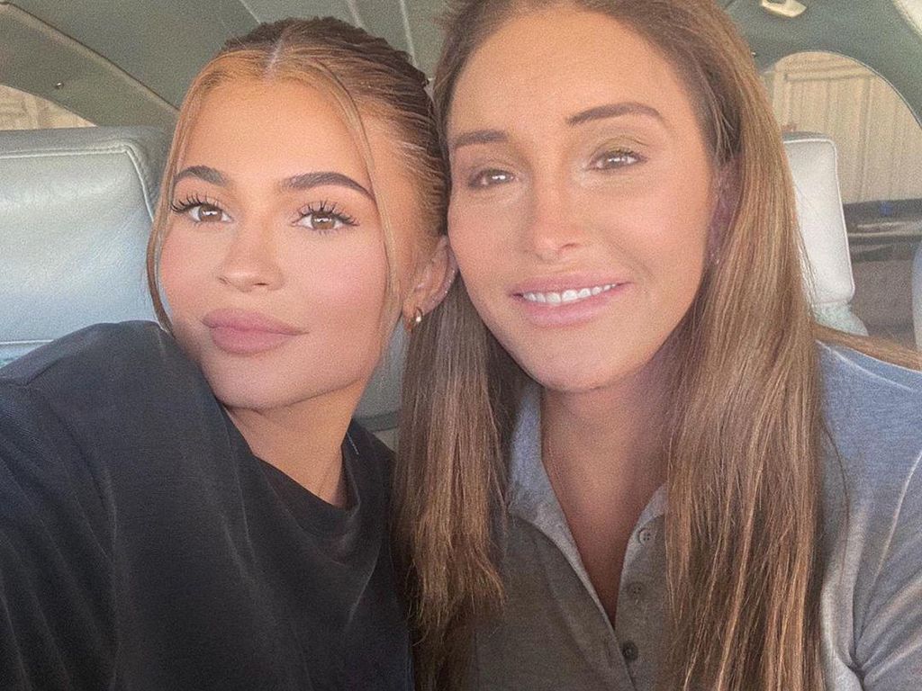 Hari Ayah, Kylie Jenner Ucapkan Selamat untuk Caitlyn Jenner Hari Ayah, Kylie Jenner Ucapkan Selamat untuk Caitlyn Jenner