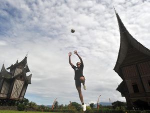 Aksi Teja Paku Alam Berlatih Mandiri di Istano Basa Pagaruyung