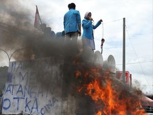 Aksi Mahasiswa Tolak TKA China Aksi Mahasiswa Tolak TKA China
