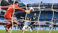 Setelah masa jeda, City kembali mengamuk dan membuat dua gol tambahan lewat David Silva di menit ke-51. Michael Regan/Getty Images.