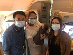 Mengharukan, Perawat Bantu Persalinan di Tengah Penerbangan