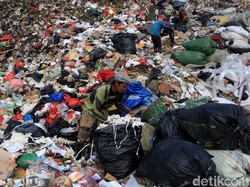 Larang Kantong Plastik, Pemprov DKI: Bantar Gebang Penuh Kresek