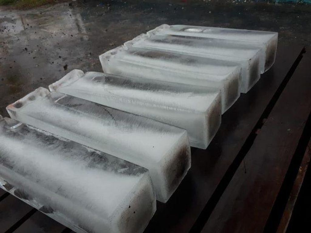 Intip Pabrik Pembuatan Es Balok Untuk Pengawet Ikan