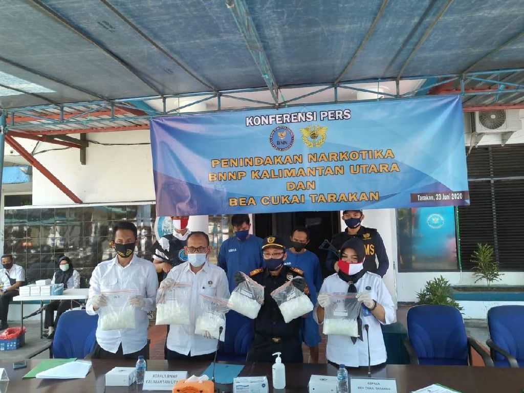 Selundupkan Sabu 6 Kg dari Malaysia, 2 Pria Dibekuk di Perairan Tarakan Selundupkan Sabu 6 Kg dari Malaysia, 2 Pria Dibekuk di Perairan Tarakan
