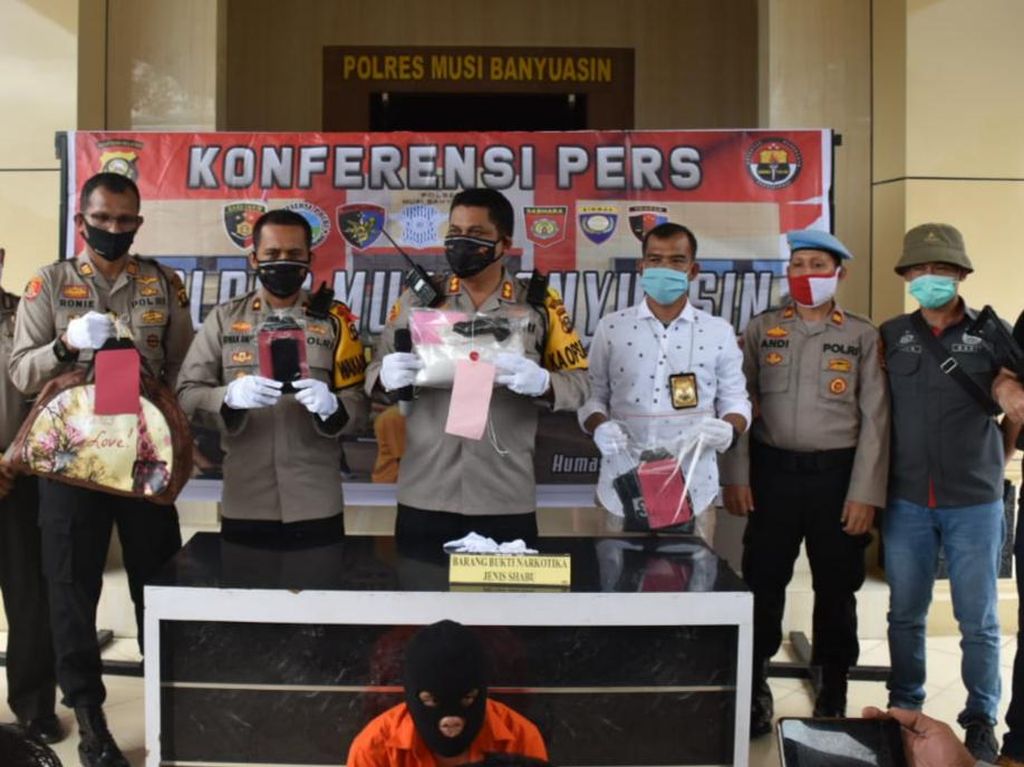 Tangkap Pelaku Penggelapan, Polres Musi Banyuasin Malah Temukan 1 Kg Sabu Tangkap Pelaku Penggelapan, Polres Musi Banyuasin Malah Temukan 1 Kg Sabu