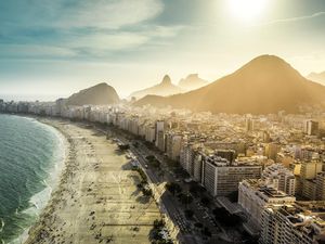 Gegara Wisatawan Padati Pantai, Kasus Corona Brasil Melonjak