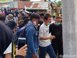 Massa Tolak 500 TKA di Kendari Razia Mobil, 1 WN China Dicegat