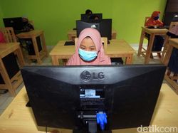 Sekolah Anak Pemulung Bantargebang Kini Miliki Laboratorium Komputer Sekolah Anak Pemulung Bantargebang Kini Miliki Laboratorium Komputer