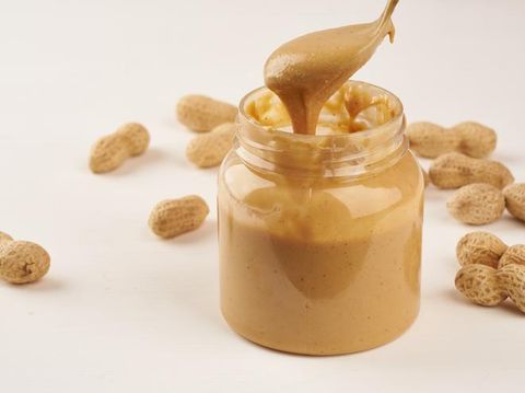 Trik cerdas mengeluarkan sisa selai kacang dari stoples