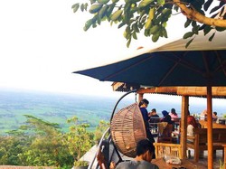 Menikmati Yogyakarta dari Ketinggian di Watu Langit