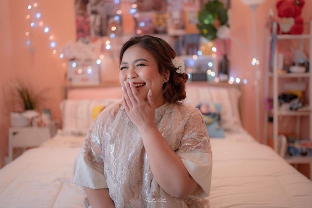 Ardinhai juga mengusung konsep soft untuk riasan wajahnya