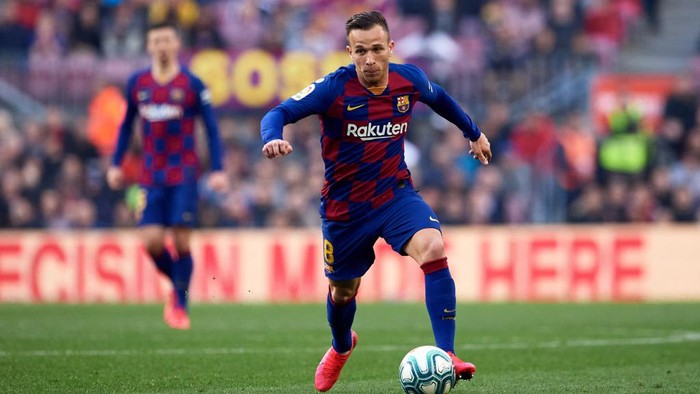 BARCELONA, SPAIN - FEBRUARY 22: Arthur Melo of FC Barcelona runs with the ball during the La Liga match between FC Barcelona and SD Eibar SAD at Camp Nou on February 22, 2020 in Barcelona, Spain. (Photo by Alex Caparros/Getty Images)