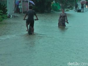 Hujan Deras, Sejumlah Ruas Jalan di Mamuju Terendam Banjir