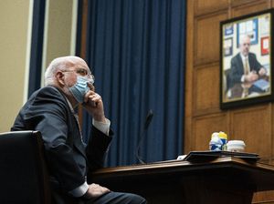 Pejabat Kesehatan AS: Virus Corona Buat AS Bertekuk Lutut