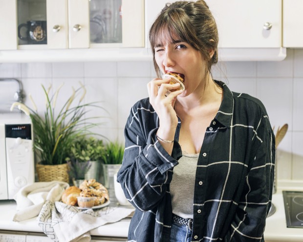 sumber: Freepik.com Ilustrasi: penyebab sariawan adalah tak sengaja menggigit lidah atau bagian dalam pipi