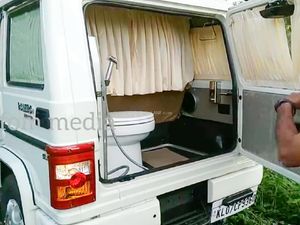 Serasa WC Berjalan, Mobil Ini Dilengkapi Toilet Duduk