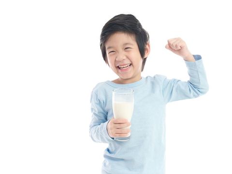 Ilustrasi Anak Minum Susu