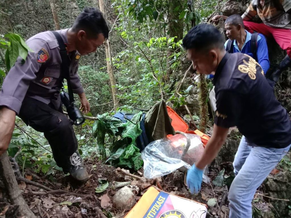 Misteri Kerangka Manusia Bawa Arloji Gucci dan Dompet Wanita Misteri Kerangka Manusia Bawa Arloji Gucci dan Dompet Wanita