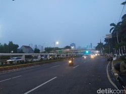 Massa Aksi PA 212 dkk Bubarkan Diri, Lalin di Depan DPR Sudah Dibuka