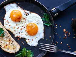 Yuk, Sarapan Telur dan Bayam Agar Tubuh Segar Berenergi!