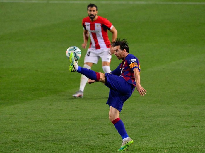 Barcelonas Argentine forward Lionel Messi controls the ball during the Spanish league football match between FC Barcelona and Athletic Club Bilbao at the Camp Nou stadium in Barcelona on June 23, 2020. (Photo by Pau BARRENA / AFP)