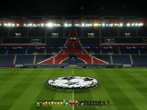PSG Baru Mau Latihan Lagi, eh Tiga Pemainnya Positif COVID-19 PSG Baru Mau Latihan Lagi, eh Tiga Pemainnya Positif COVID-19