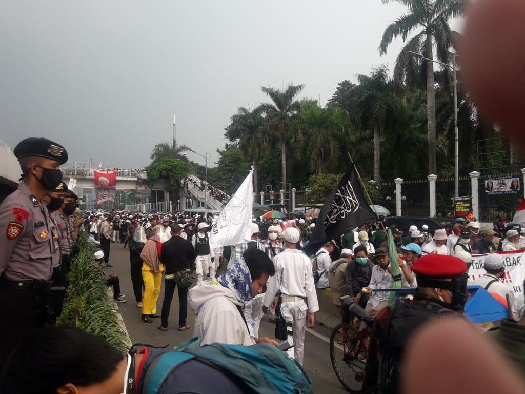Yusuf Martak Jelaskan PA 212 dkk Gelar Demo Depan DPR Meski Pandemi Corona Yusuf Martak Jelaskan PA 212 dkk Gelar Demo Depan DPR Meski Pandemi Corona