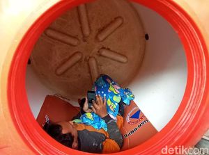 Relawan Korban Corona yang Isolasi Diri di Tangki Diganjar Hadiah BNBP Relawan Korban Corona yang Isolasi Diri di Tangki Diganjar Hadiah BNBP