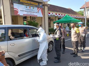 Rapid Test Drive Thru Cara Polres Kediri Kota Putus Rantai Penyebaran COVID-19