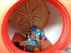 Kisah Relawan Pemulasaraan Jenazah Corona yang Pilih Isolasi di Tangki Air