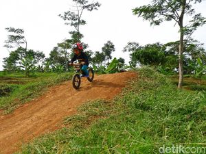 Melihat Keseruan Bocah di Bandung Bermain Pushbike