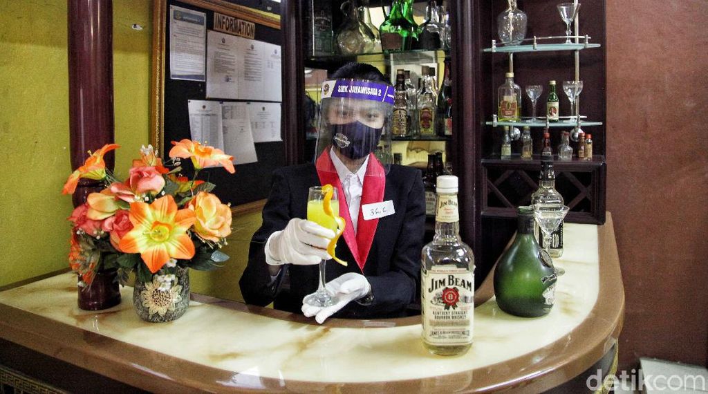 Seperti Ini Penerapan Protokol COVID-19 di SMK Pariwisata Seperti Ini Penerapan Protokol COVID-19 di SMK Pariwisata