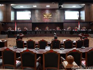 Revisi UU 7/2020, Hakim MK Bisa Dikocok Ulang Sewaktu-waktu Revisi UU 7/2020, Hakim MK Bisa Dikocok Ulang Sewaktu-waktu