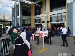 Penerbangan Berangsur Normal, Ribuan Orang Keluar dari Timika