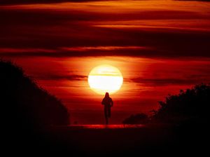 Sunset di Tengah Pandemi Tetap Tidak Kehilangan Pesonanya Sunset di Tengah Pandemi Tetap Tidak Kehilangan Pesonanya