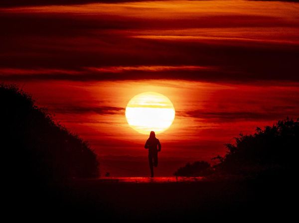 Sunset di Tengah Pandemi Tetap Tidak Kehilangan Pesonanya