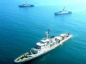 Latihan Manuver Taktis, 3 KRI Simulasi Perang di Laut Makassar