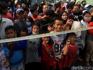 Warga Tumpah Ruah di Rekonstruksi Kasus John Kei