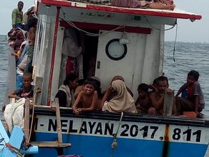 Kapal yang Ditumpangi Rusak, 94 Warga Rohingya Diselamatkan dari Laut Aceh