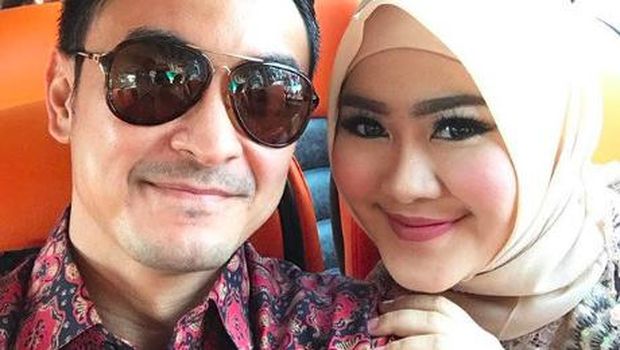 zumi zola digugat cerai istri