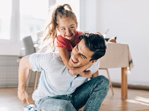 Jarang Disadari, Perbedaan Bonding Ayah dengan Anak Laki-laki & Perempuan