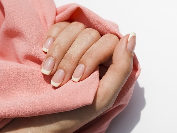 Coconut oil dapat menghidrasi kuku yang kering dan rapuh